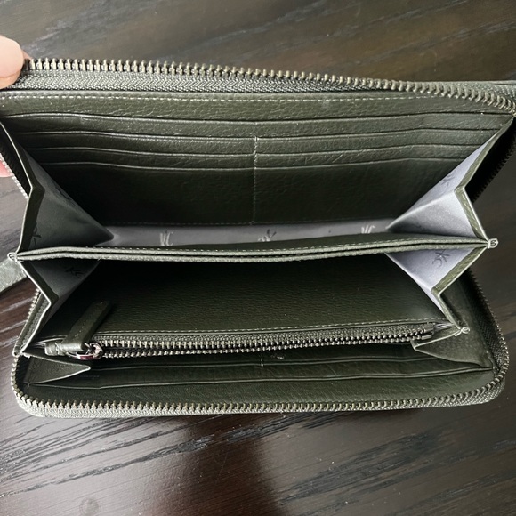KENNETH COLE Wallet - Picture 4 of 5